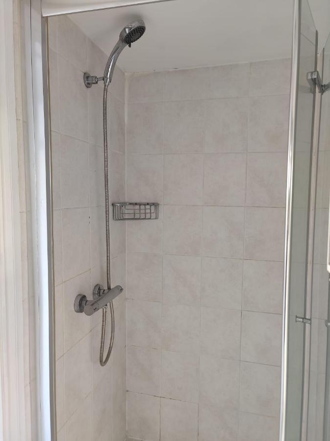 Appartamento Studio On Golders Green Road Londra Esterno foto