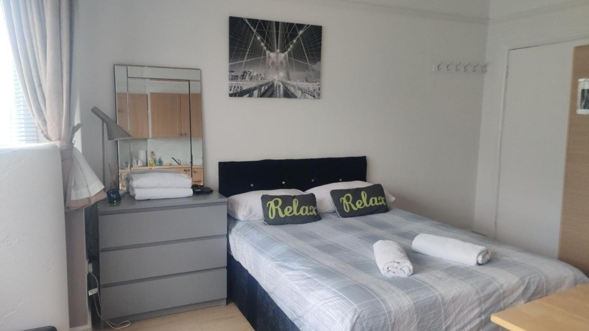 Appartamento Studio On Golders Green Road Londra Esterno foto