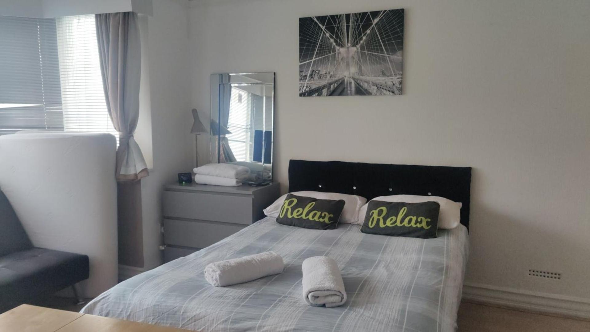 Appartamento Studio On Golders Green Road Londra Esterno foto